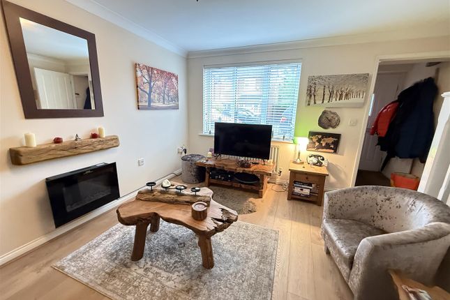 48, Gravenmoor Drive, Salford photo 3