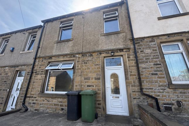 3 bed property for rent in Lightcliffe Road, Huddersfield HD4