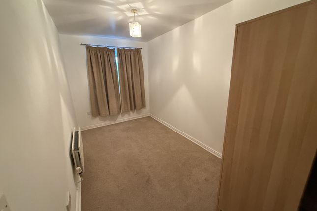 2 Bed Flat To Rent Sydenham Gardens, Slough Sl1