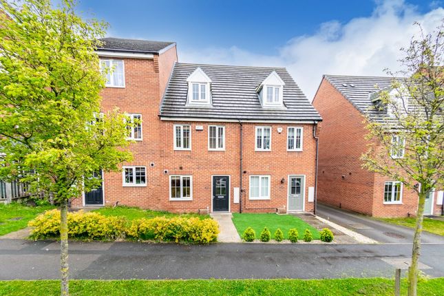 Town house for sale in Oak Drive, Middleton, Leeds