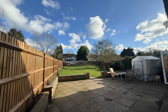 34 Manor Waye, Uxbridge photo 2