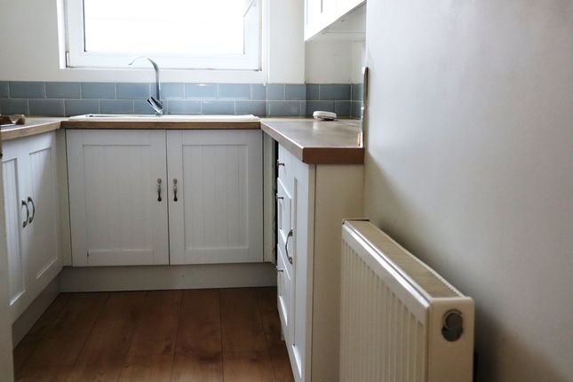 Thumbnail Semi-detached house to rent in Barry Road, Leicester