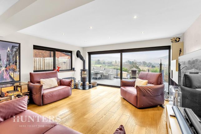 6, Brookhill Close, Saddleworth photo 3