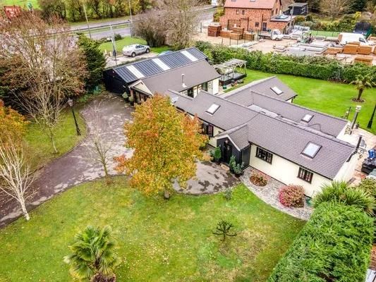 Raven Lodge, Little Warley Hall Lane, Brentwood photo 2