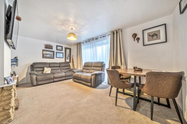 60, Frethern Close, Burford photo 4