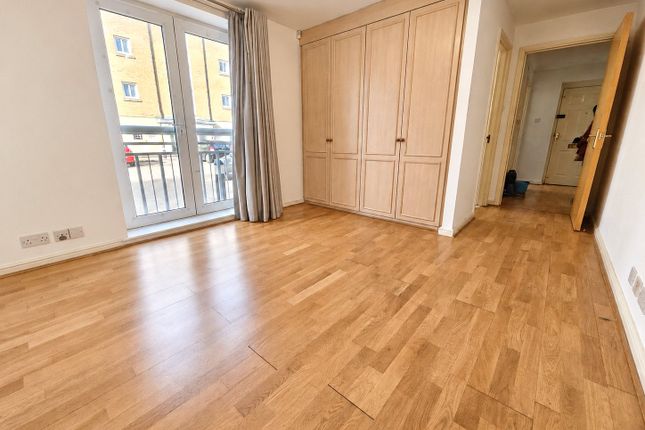 Flat 1, 14, Millennium Drive, London photo 4