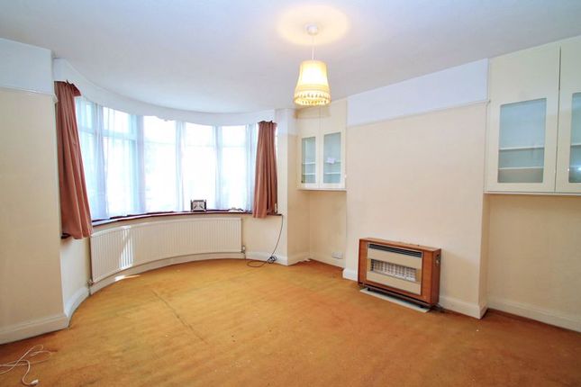 30, Moat Drive, Harrow photo 4