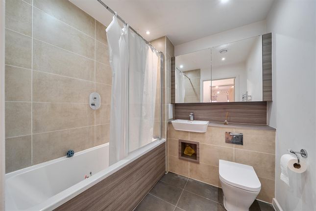 1 Bowerman Court, Bucknall Place, Watford photo 4