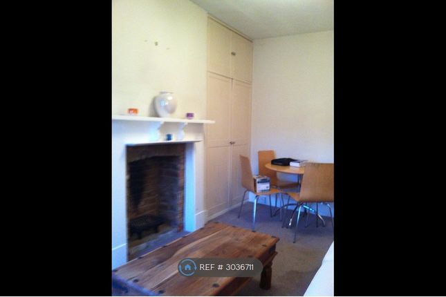 Flat C, Marjorie Grove Battersea, London photo 4
