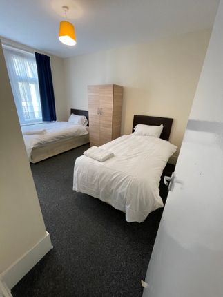 Flat to rent in Penfold Place, London