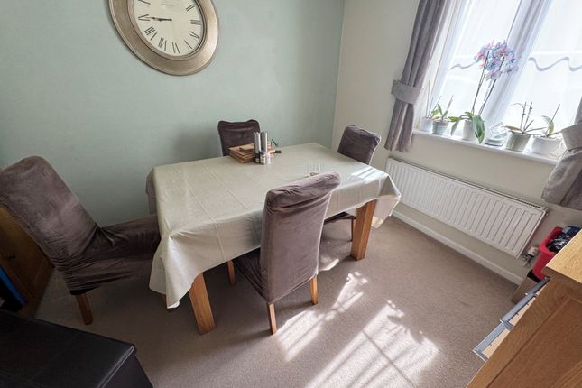 75 Maylam Gardens, Sittingbourne photo 3
