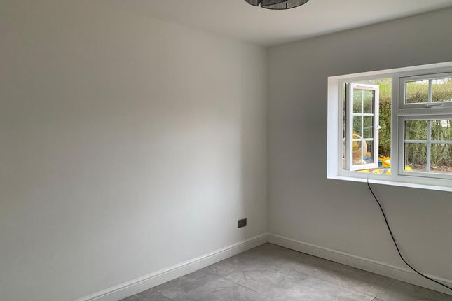 48, Bacon Lane, London photo 3
