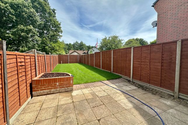 13, Lynn Close, Southampton photo 4