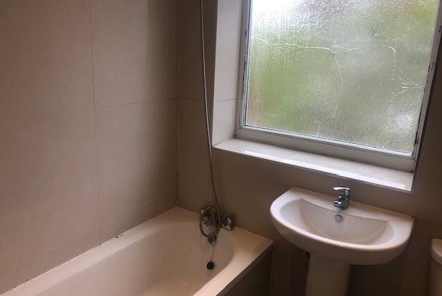 Flat to rent in Oxford Road, Harrow