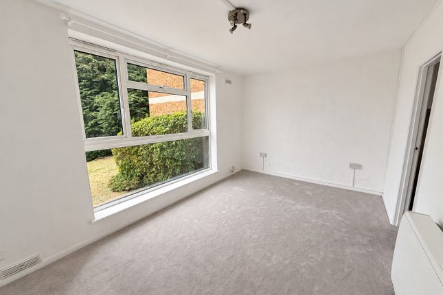 6 Effingham Court, Constitution Hill, Woking photo 2