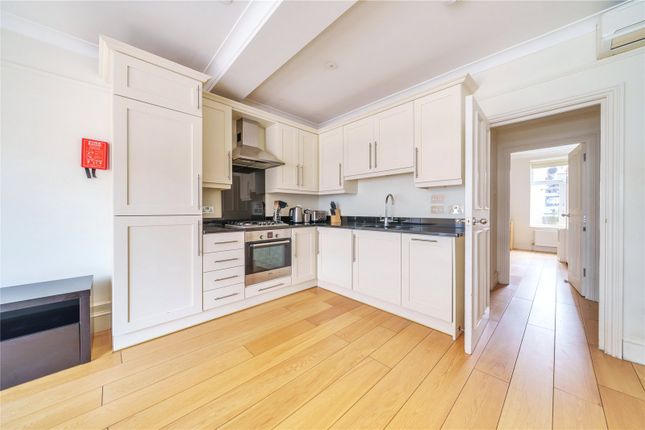 Flat 2, Gouldy House, 82A, Whitechapel High Street, London photo 3