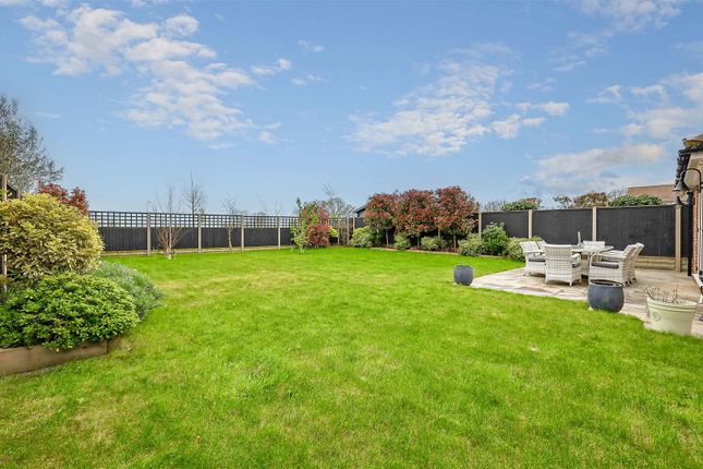 24, Little Ridings Lane, Norton Heath photo 4