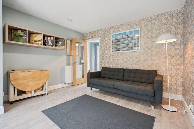 83 Cunningham Drive, Glasgow photo 3