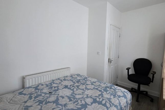 Room 3, 42, Brook Street, Pontypridd photo 2