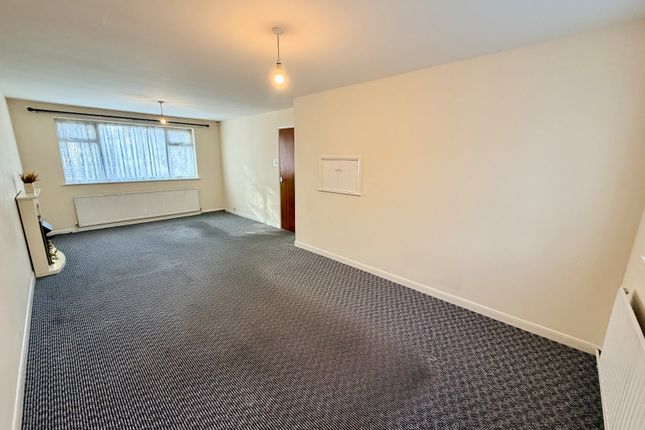 Hollowood Avenue, Derby photo 2
