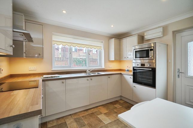 16, Forrester Close, Coalville photo 2