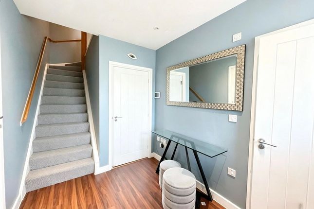 11 Elderberry Close, Romford photo 3