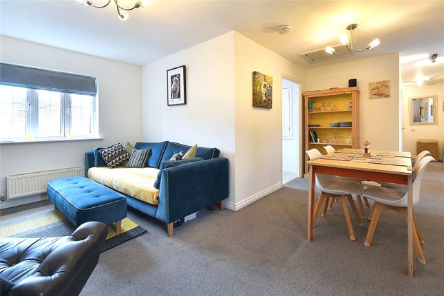 Thumbnail Flat for sale in Sunderland Gardens, Newbury, Berkshire