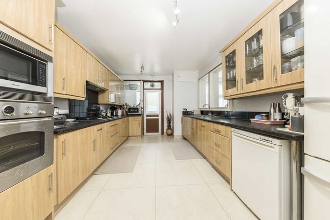 9, Rowsley Avenue, London photo 4