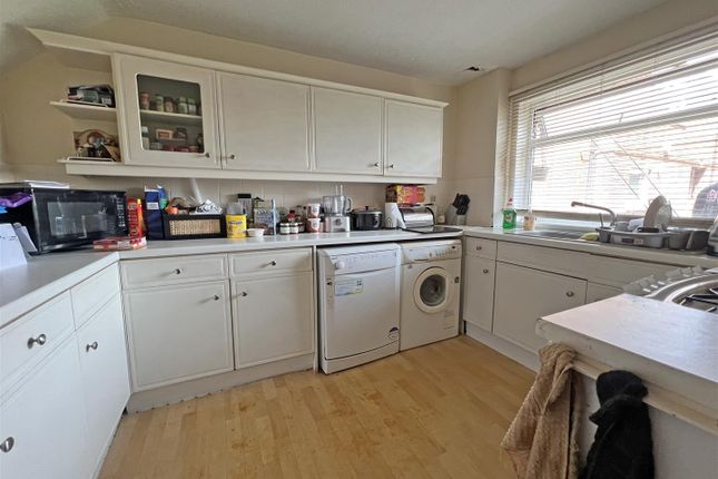 51, Meadowlea, Telford photo 4