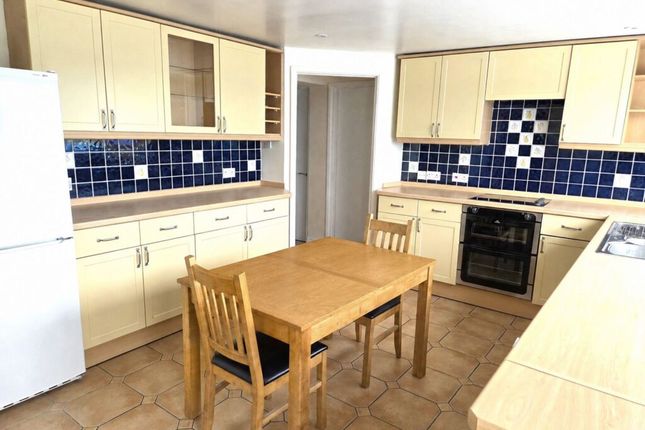 36, Armstrong Road, Englefield Green photo 3