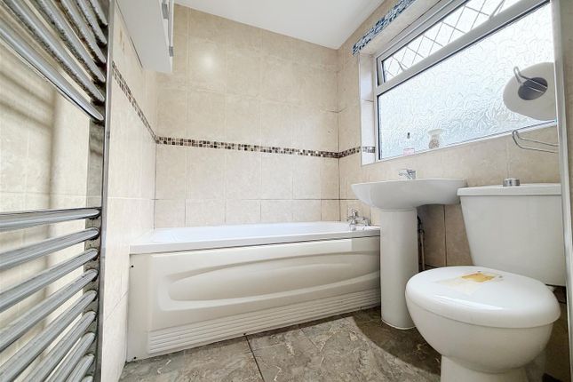 8., Glasfryn Terrace, Wrexham photo 2