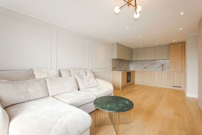 91 Hudson Apts Chadwell Lane, London, London photo 4