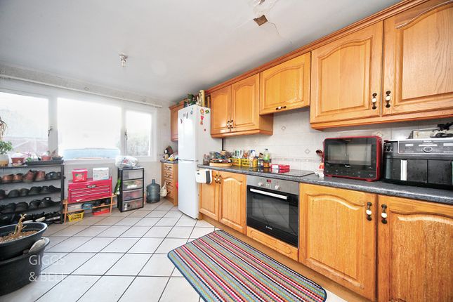 11, Thrales Close, Luton photo 4