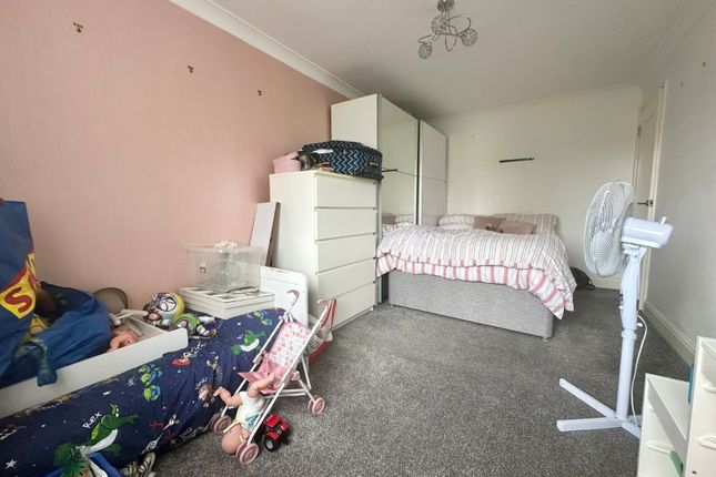 Flat 2, Grove Mews, 444, Portsmouth Road, Hampshire photo 4