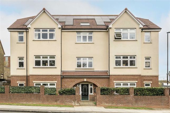 Flat to rent in Shooters Hill, London