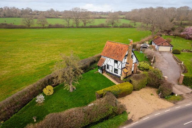 2-bed detached on The Nest, Cross Oak Lane, Redhill, £500,000
