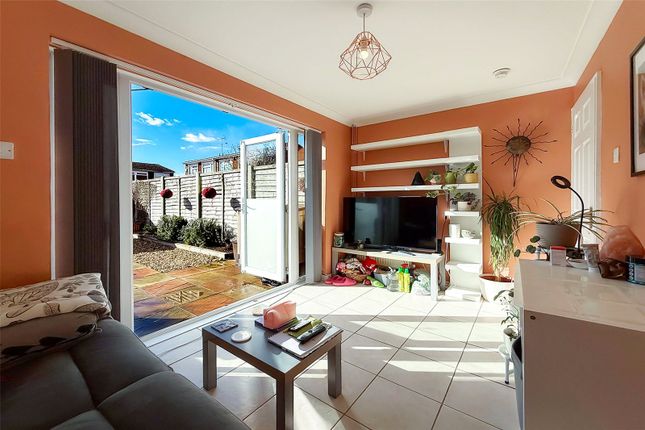 8, Cherry Croft, Littlehampton photo 2