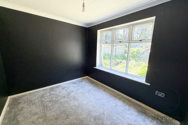 10 Hamilton Close, Newton Aycliffe photo 2