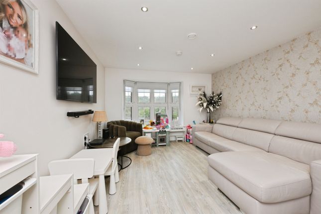 Flat 22, Bidwell Court, Moye Close, Hoddesdon photo 2