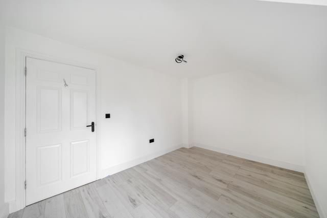 14, Floyer Close, Richmond photo 4