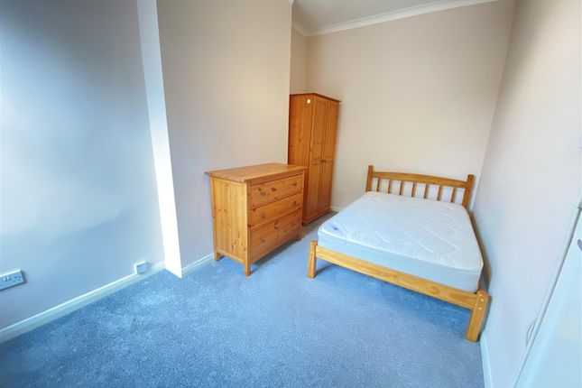 Room to rent in Room 1, Flat 322, Beverley Road, Hull