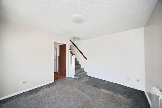 11, Felbrigg Close, Luton photo 2