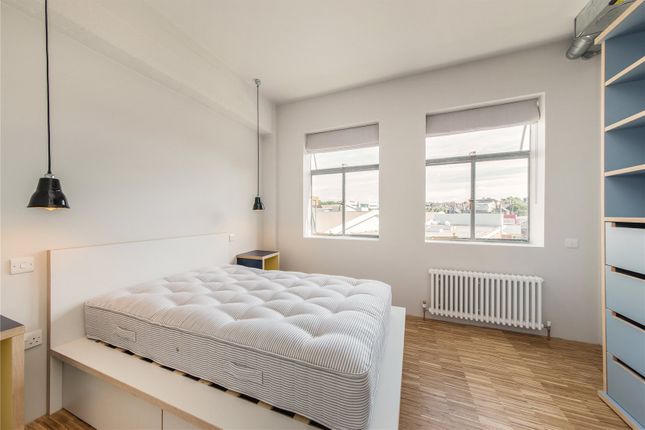 Flat 15, 88, Garratt Lane, London photo 4