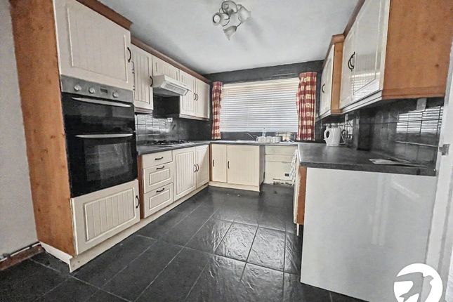 9, Barnett Close, Erith photo 4