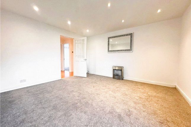 4 Heathermount,, Broad Street, Surrey photo 3