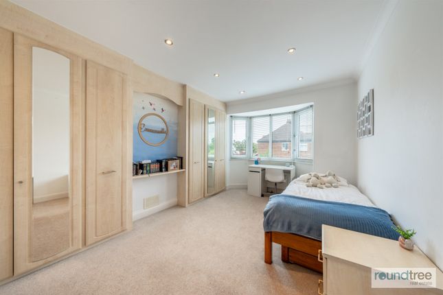 27, Meadow Drive, Hendon photo 3