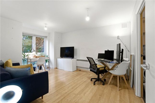 Flat 2, 22, Spencer Hill, London photo 2