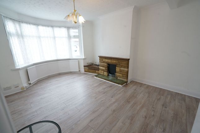 173 Heathview Road, Grays photo 3