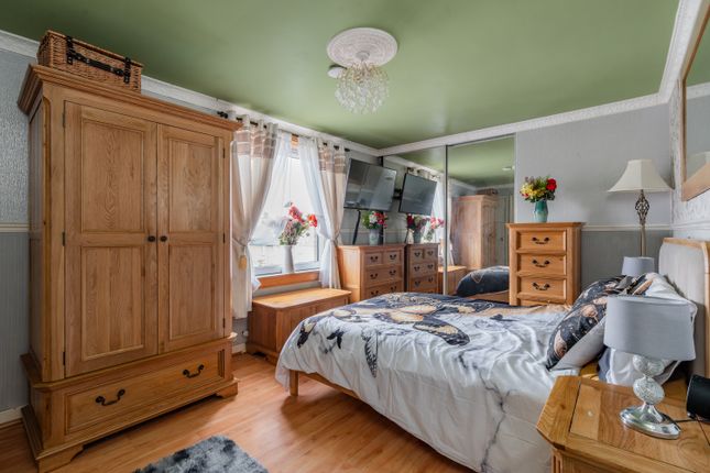 43, Clermiston Green, Edinburgh photo 4