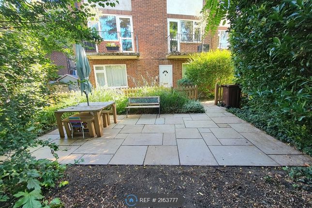 Flat to rent in Hartington Road, Chiswick